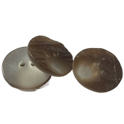 Pełne błyszczące guziki koszuli MOP z dwoma otworami w nieregularnym kształcie twarzy 18 mm
