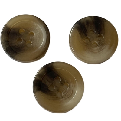 11/16 &quot;4 otworowe plastikowe guziki ze sztucznego rogu ODM Color Use do damskiego płaszcza