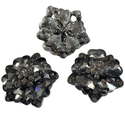 40L Fancy Metal Shank Buttons 2,3g z sztucznym kryształem Użyj plastikowych guzików kwiatowych